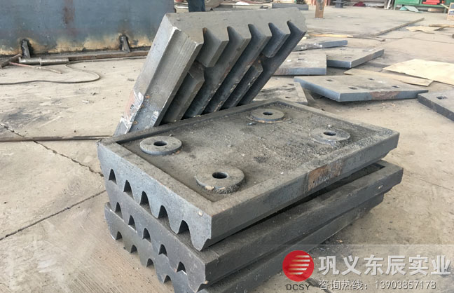 ����C����